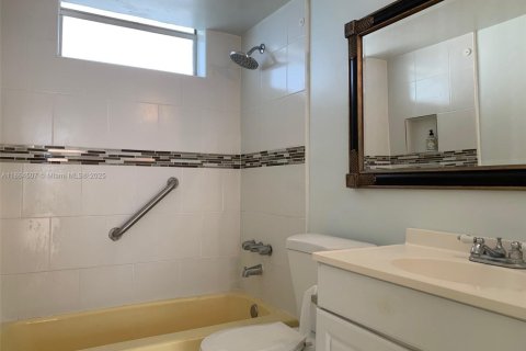 Condominio en venta en Aventura, Florida, 1 dormitorio, 71.35 m2 № 1892865 - foto 13