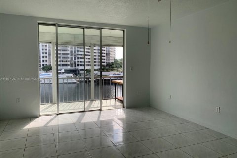 Condominio en venta en Aventura, Florida, 1 dormitorio, 71.35 m2 № 1892865 - foto 1