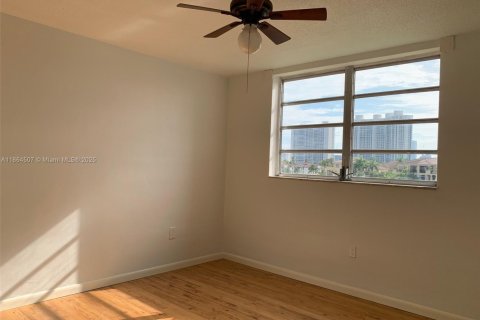 Condominio en venta en Aventura, Florida, 1 dormitorio, 71.35 m2 № 1892865 - foto 6