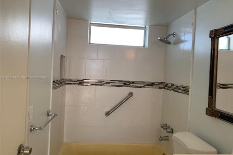 Condominio en venta en Aventura, Florida, 1 dormitorio, 71.35 m2 № 1892865 - foto 15