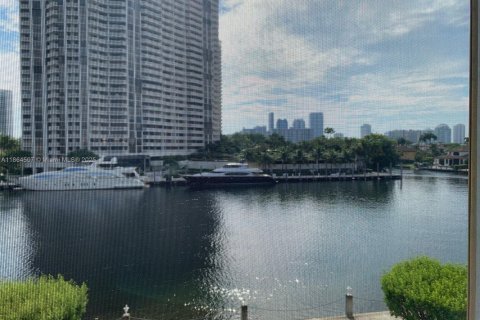 Condominio en venta en Aventura, Florida, 1 dormitorio, 71.35 m2 № 1892865 - foto 17