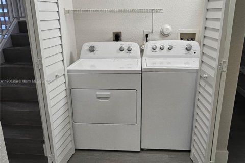 Снять в аренду таунхаус в Хайалиа, Флорида 3 спальни, 109.62м2, № 1956921 - фото 16