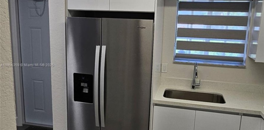 Таунхаус в Хайалиа, Флорида 3 спальни, 109.62м2 № 1956921