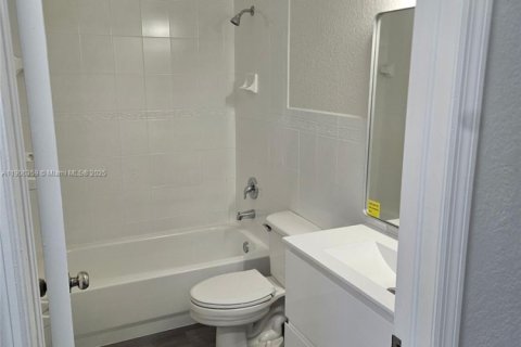 Снять в аренду таунхаус в Хайалиа, Флорида 3 спальни, 109.62м2, № 1956921 - фото 17