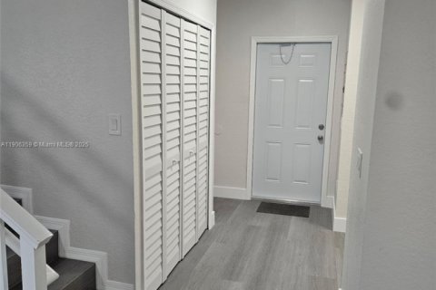 Снять в аренду таунхаус в Хайалиа, Флорида 3 спальни, 109.62м2, № 1956921 - фото 8