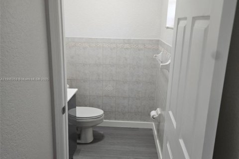 Снять в аренду таунхаус в Хайалиа, Флорида 3 спальни, 109.62м2, № 1956921 - фото 6