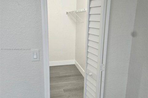 Снять в аренду таунхаус в Хайалиа, Флорида 3 спальни, 109.62м2, № 1956921 - фото 14