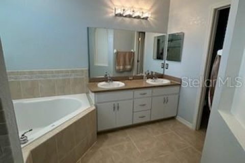 Casa en venta en Lakeland, Florida, 3 dormitorios, 192.87 m2 № 2226657 - foto 12