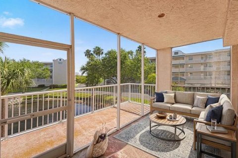 Condo in Saint Petersburg, Florida, 2 bedrooms  № 2237373 - photo 7