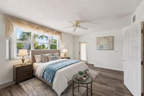 Condo in Saint Petersburg, Florida, 2 bedrooms  № 2237373 - photo 17