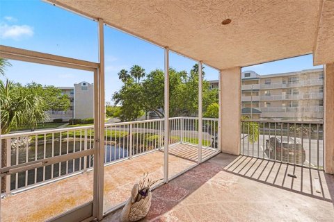 Condo in Saint Petersburg, Florida, 2 bedrooms  № 2237373 - photo 4