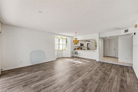 Condo in Saint Petersburg, Florida, 2 bedrooms  № 2237373 - photo 10