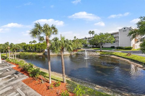 Condo in Saint Petersburg, Florida, 2 bedrooms  № 2237373 - photo 28