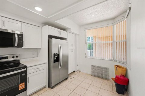 Condo in Saint Petersburg, Florida, 2 bedrooms  № 2237373 - photo 13