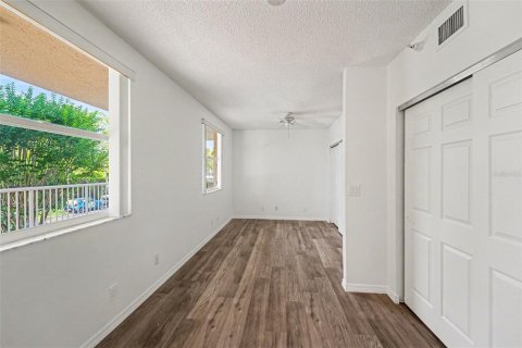 Condo in Saint Petersburg, Florida, 2 bedrooms  № 2237373 - photo 23
