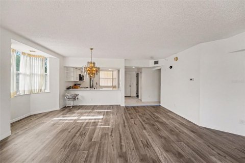 Condo in Saint Petersburg, Florida, 2 bedrooms  № 2237373 - photo 11