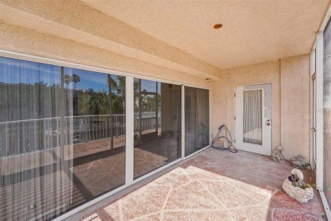 Condo in Saint Petersburg, Florida, 2 bedrooms  № 2237373 - photo 24