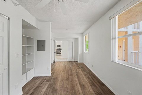 Condo in Saint Petersburg, Florida, 2 bedrooms  № 2237373 - photo 22