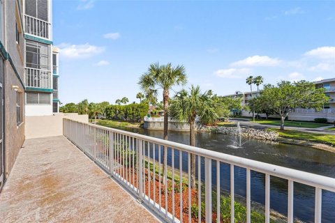 Condo in Saint Petersburg, Florida, 2 bedrooms  № 2237373 - photo 27