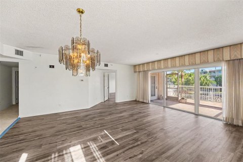 Condo in Saint Petersburg, Florida, 2 bedrooms  № 2237373 - photo 8