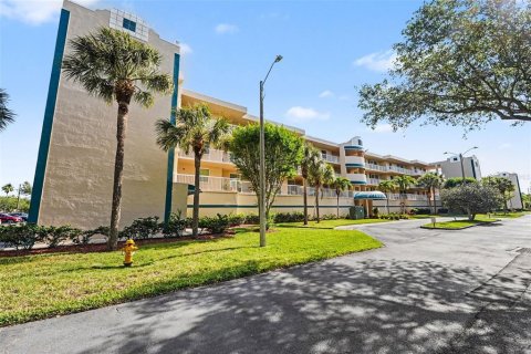 Condo in Saint Petersburg, Florida, 2 bedrooms  № 2237373 - photo 30