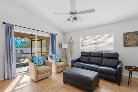 Villa ou maison à vendre à Kissimmee, Floride: 3 chambres, 170.66 m2 № 2419016 - photo 12