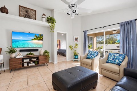 Villa ou maison à vendre à Kissimmee, Floride: 3 chambres, 170.66 m2 № 2419016 - photo 11