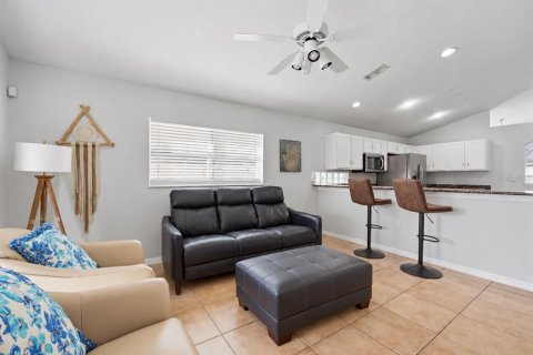 Villa ou maison à vendre à Kissimmee, Floride: 3 chambres, 170.66 m2 № 2419016 - photo 13