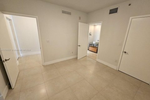 Condominio en venta en Miami Beach, Florida, 1 dormitorio, 93.92 m2 № 1864439 - foto 10