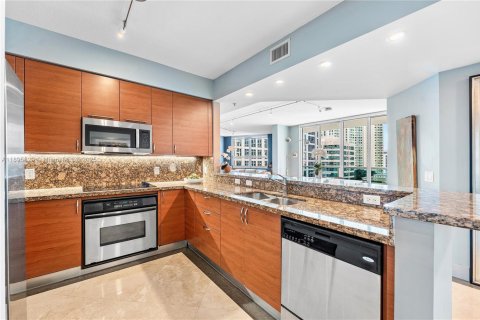Condo in Fort Lauderdale, Florida, 2 bedrooms  № 1948658 - photo 9