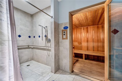 Condo in Fort Lauderdale, Florida, 2 bedrooms  № 1948658 - photo 25