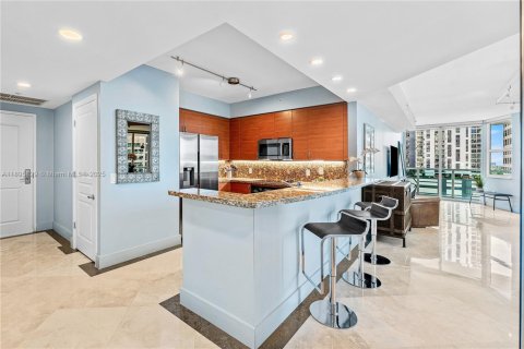 Condo in Fort Lauderdale, Florida, 2 bedrooms  № 1948658 - photo 10
