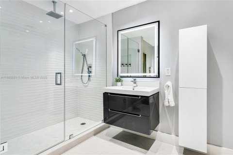 Condo in Fort Lauderdale, Florida, 2 bedrooms  № 1948658 - photo 14