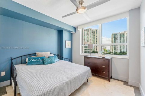 Condo in Fort Lauderdale, Florida, 2 bedrooms  № 1948658 - photo 15