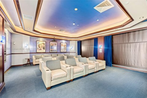 Condo in Fort Lauderdale, Florida, 2 bedrooms  № 1948658 - photo 29