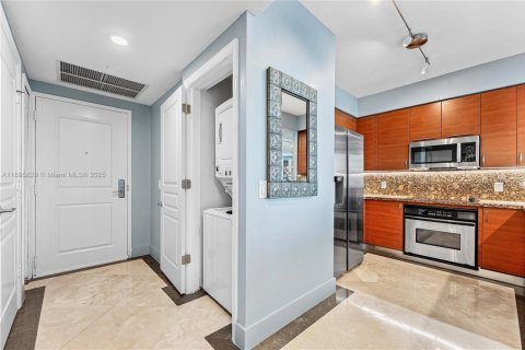Condo in Fort Lauderdale, Florida, 2 bedrooms  № 1948658 - photo 17