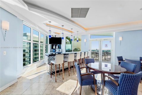 Condo in Fort Lauderdale, Florida, 2 bedrooms  № 1948658 - photo 27