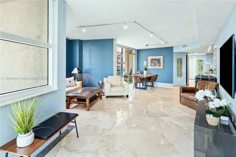 Condo in Fort Lauderdale, Florida, 2 bedrooms  № 1948658 - photo 3
