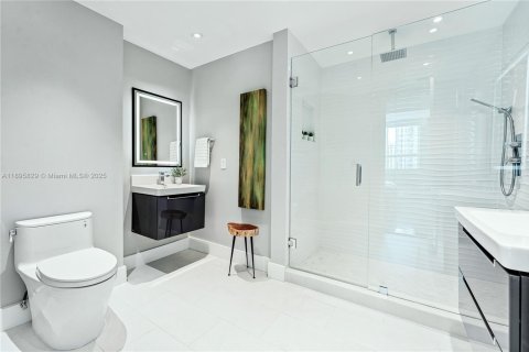 Condo in Fort Lauderdale, Florida, 2 bedrooms  № 1948658 - photo 13