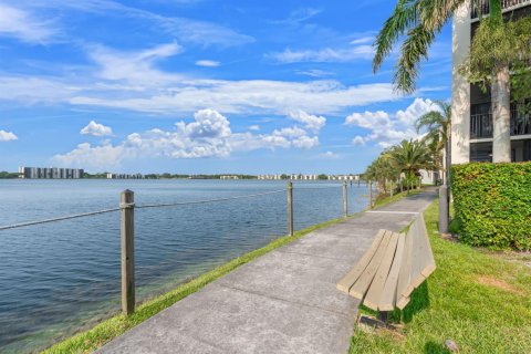 Condominio en venta en Oakland Park, Florida, 2 dormitorios, 85.47 m2 № 2083372 - foto 27