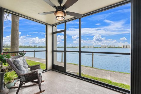 Condominio en Oakland Park, Florida, 2 dormitorios  № 2083372