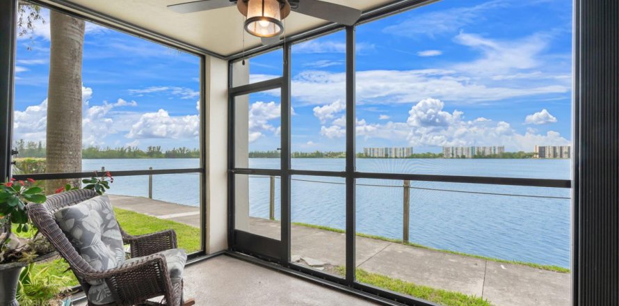 Condominio en Oakland Park, Florida, 2 dormitorios № 2083372