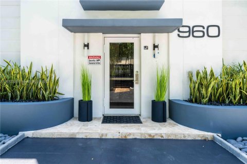 Apartamento en alquiler en Miami Beach, Florida, 1 dormitorio № 1920287 - foto 3