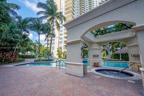 Condominio en venta en Aventura, Florida, 1 dormitorio, 79.9 m2 № 1995106 - foto 13