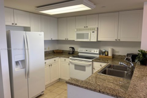 Condominio en venta en Aventura, Florida, 1 dormitorio, 79.9 m2 № 1995106 - foto 19