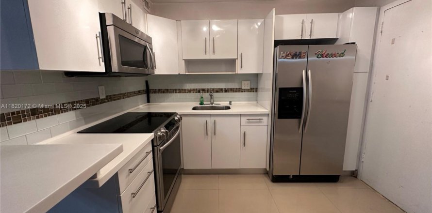 Condo à North Miami, Floride, 1 chambre  № 1979733