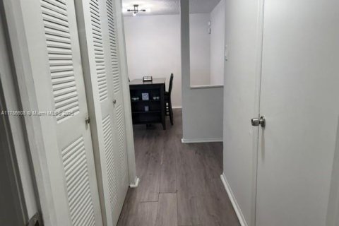 Купить кондоминиум в Майами, Флорида 2 спальни, 99.87м2, № 1731034 - фото 27