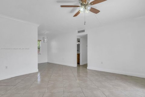 Condo in Miami, Florida, 3 bedrooms  № 1730512 - photo 5