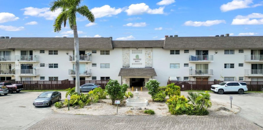 Condo in Miami, Florida, 3 bedrooms № 1730512