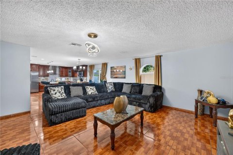 Villa ou maison à vendre à Kissimmee, Floride: 4 chambres, 280.84 m2 № 2352351 - photo 22